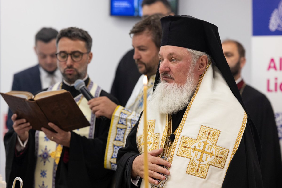 Slujbă de binecuvântare la Academia de Studii Economice din Capitală 310151