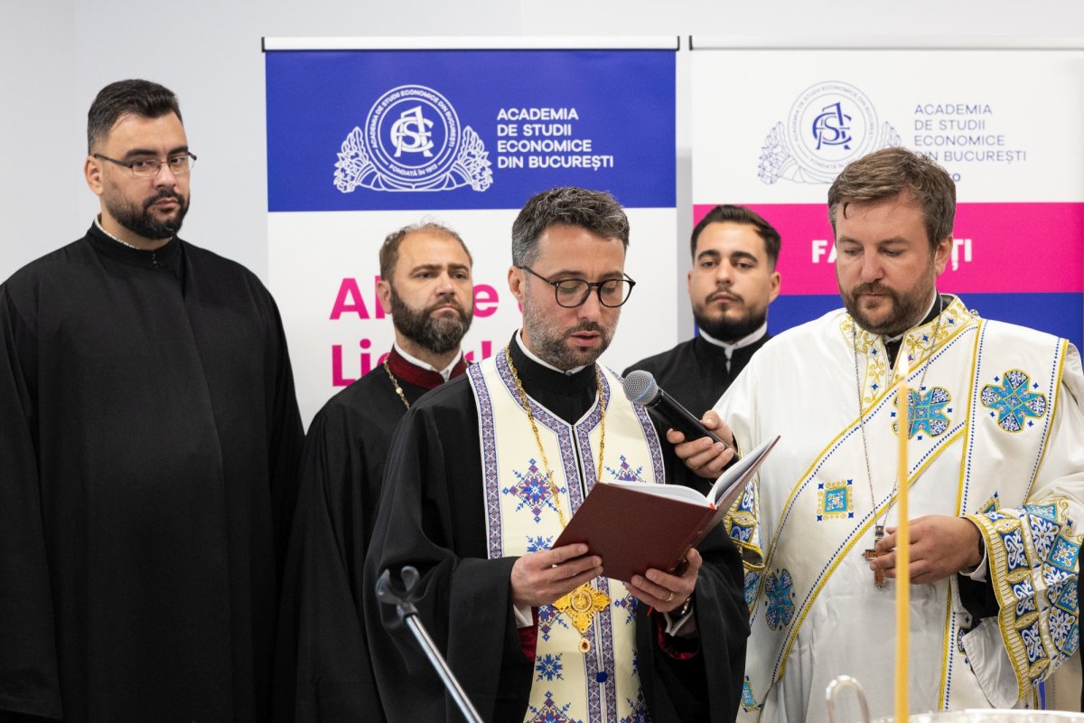 Slujbă de binecuvântare la Academia de Studii Economice din Capitală 310155
