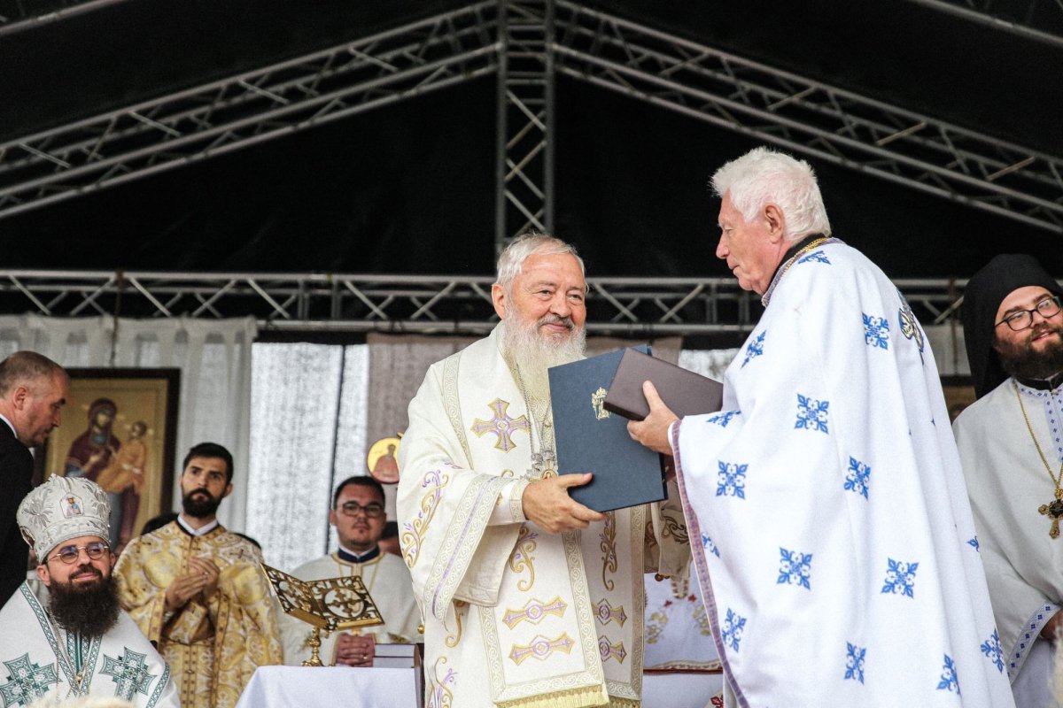 Târnosirea bisericii de la Mănăstirea Pantocrator, Beclean 310064