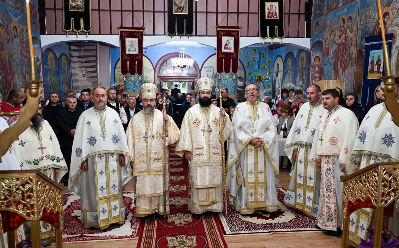 Zi de sărbătoare în parohia hunedoreană Lelese 310076