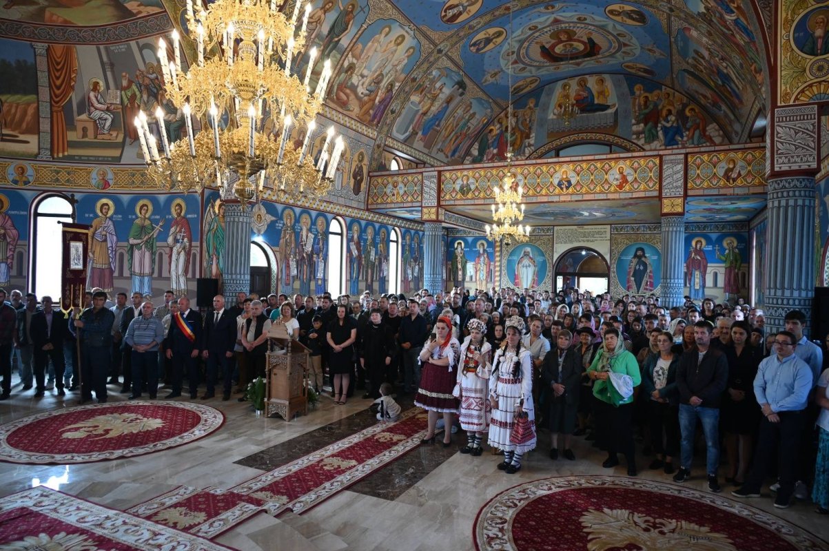 Noi biserici din Eparhia Oradiei au primit înveșmântarea harului 310202