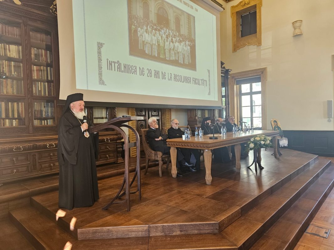 Rugăciune şi recunoștință la 20 de ani de la absolvirea studiilor teologice 310450