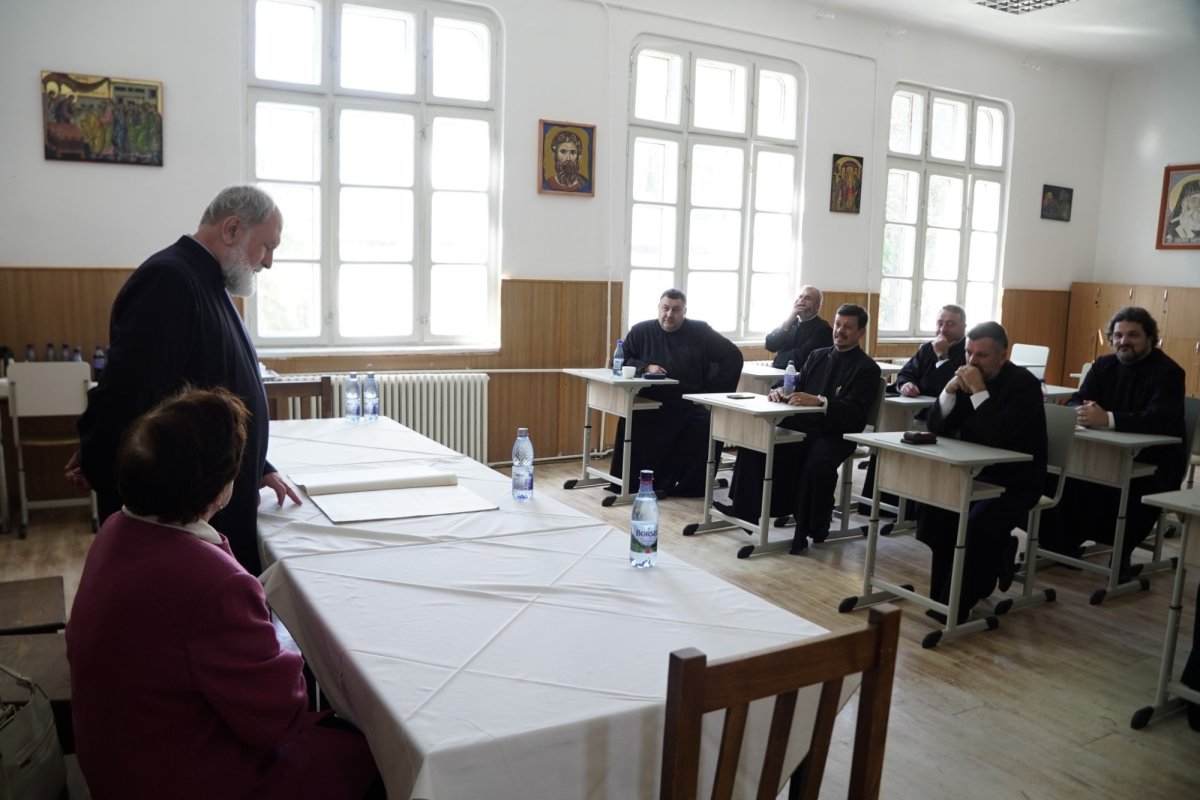 Revedere după trei decenii la Seminarul Teologic „Sfântul Andrei” din Galaţi 310498