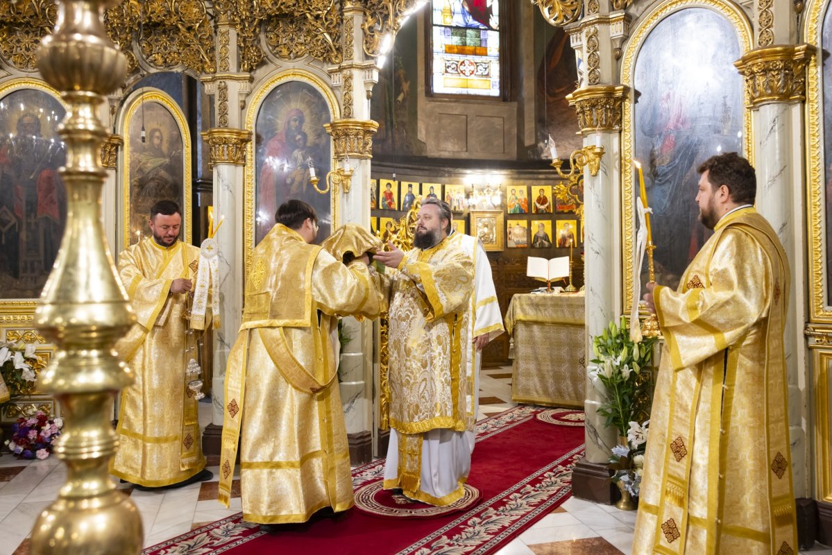 Slujire arhierească la Catedrala „Sfântul Spiridon”-Nou din București 310621