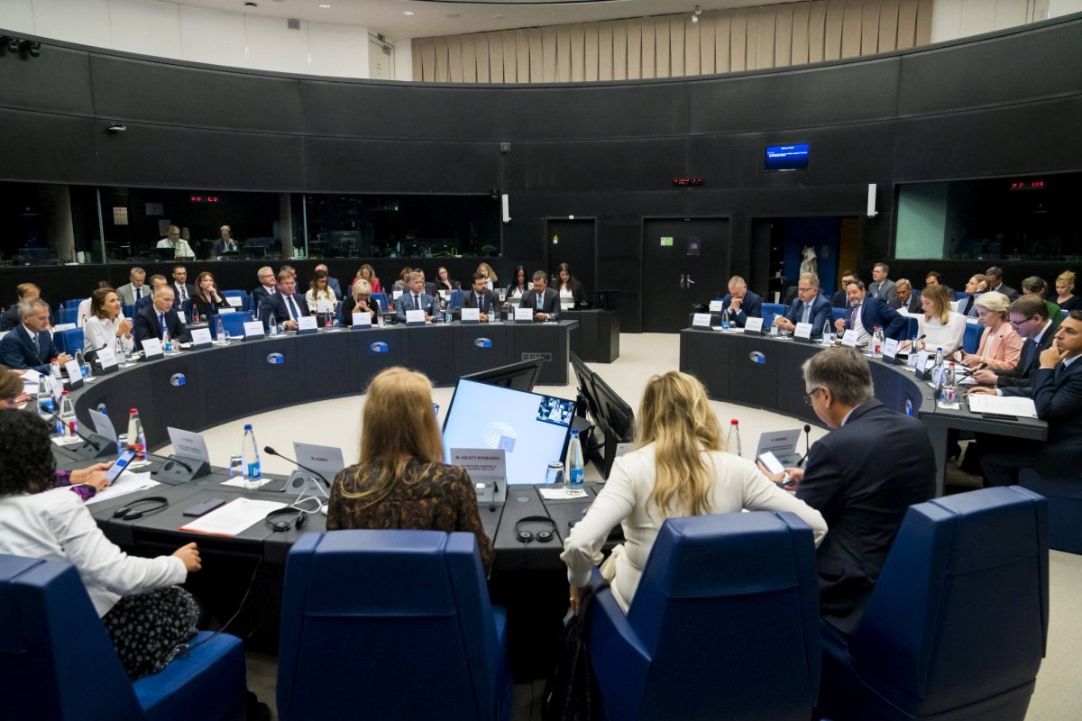 Audieri ale comisarilor în noiembrie 310637