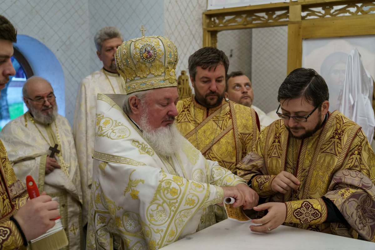 Doi ierarhi au sfințit biserica Parohiei „Sfântul Ierarh Nicolae” din Ciulinești - Probota 310662