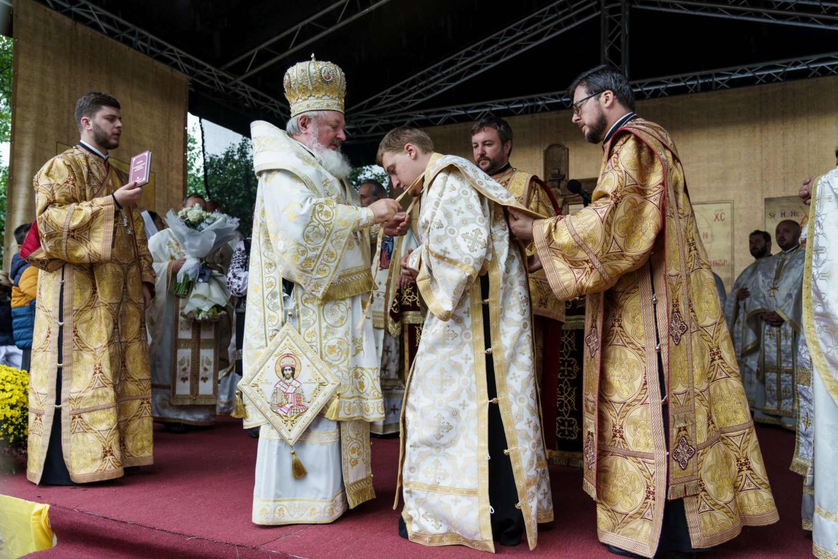 Doi ierarhi au sfințit biserica Parohiei „Sfântul Ierarh Nicolae” din Ciulinești - Probota 310667