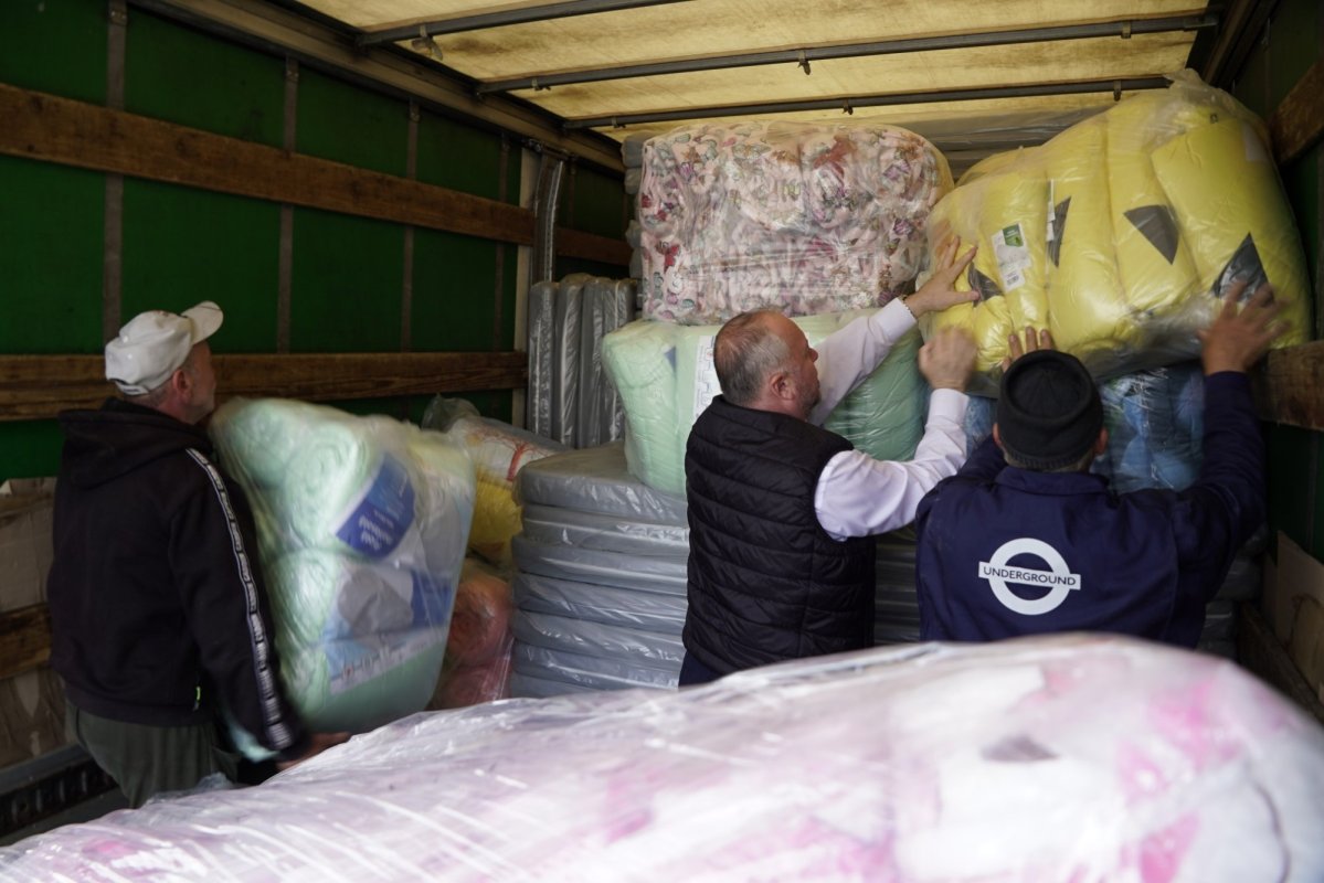 Două transporturi cu ajutoare pentru sinistraţii din judeţul Galaţi 310839