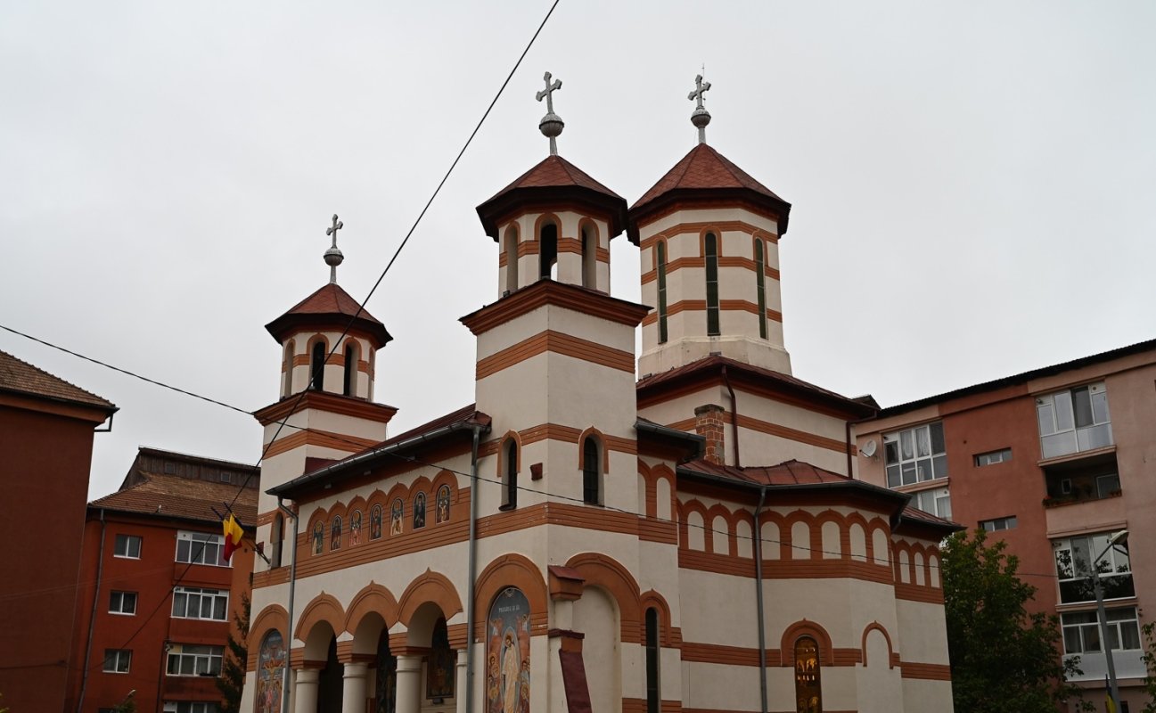 Slujirile ierarhilor hunedoreni în Duminica a 20-a după Rusalii 310806