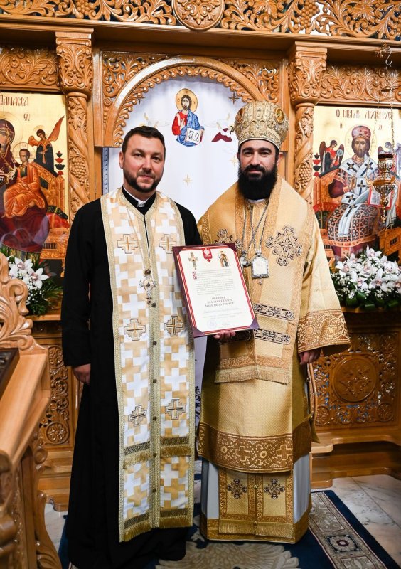 Slujirile ierarhilor hunedoreni în Duminica a 20-a după Rusalii 310808