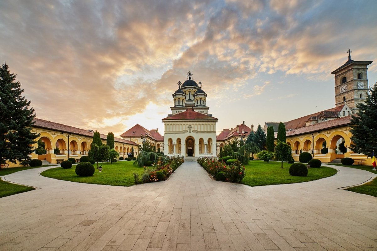 Ajutor financiar şi material oferit de Arhiepiscopia Alba Iuliei persoanelor afectate de inundaţii 311024