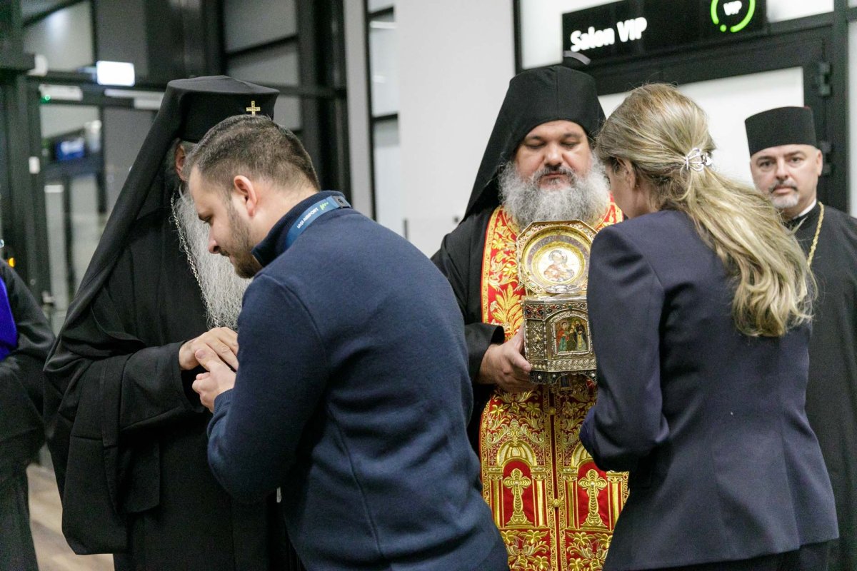 Moaștele Sfântului Pantelimon au ajuns la Iași 311142