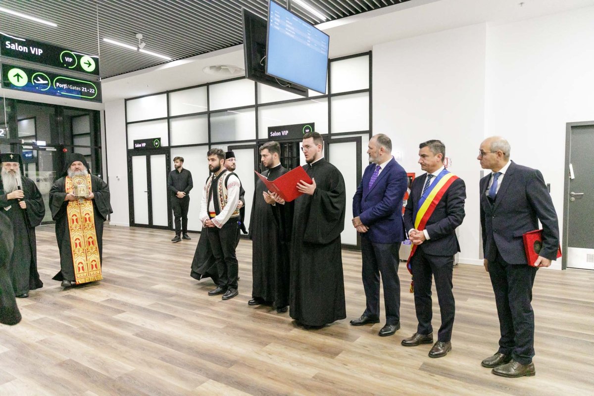 Moaștele Sfântului Pantelimon au ajuns la Iași 311144