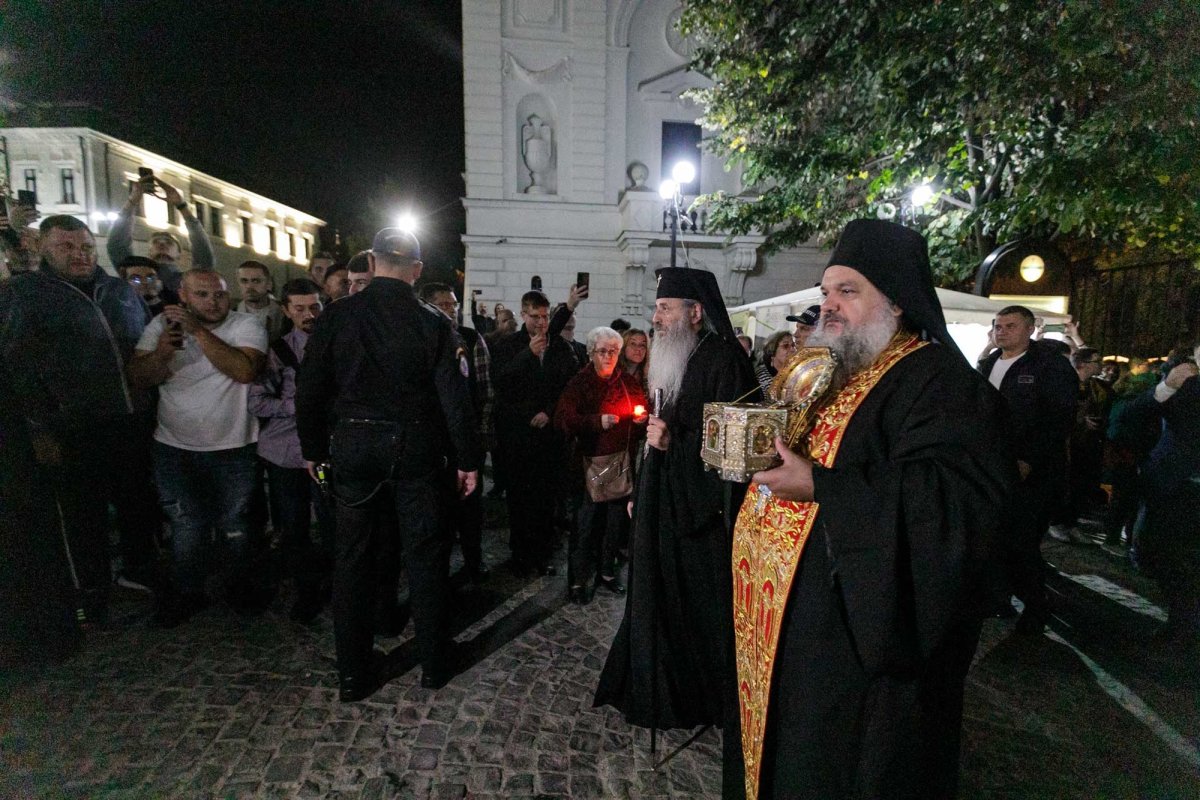 Moaștele Sfântului Pantelimon au ajuns la Iași 311145