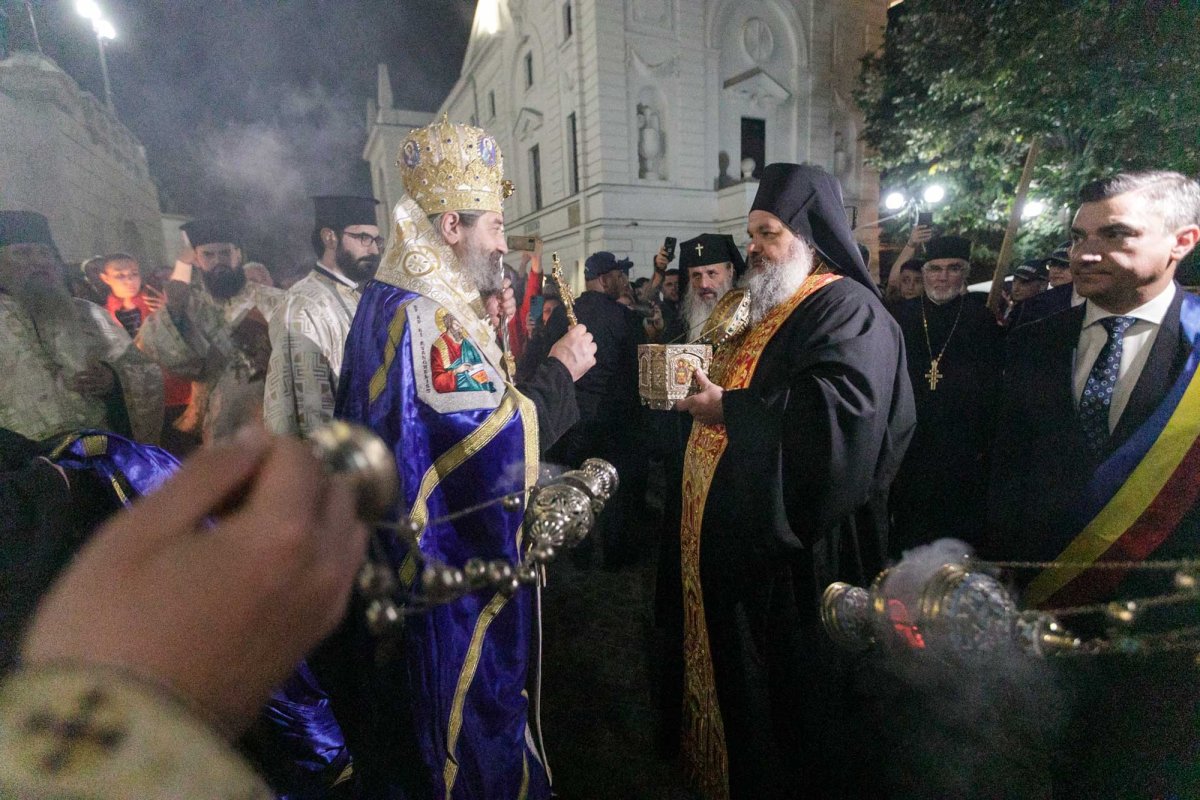 Moaștele Sfântului Pantelimon au ajuns la Iași 311146