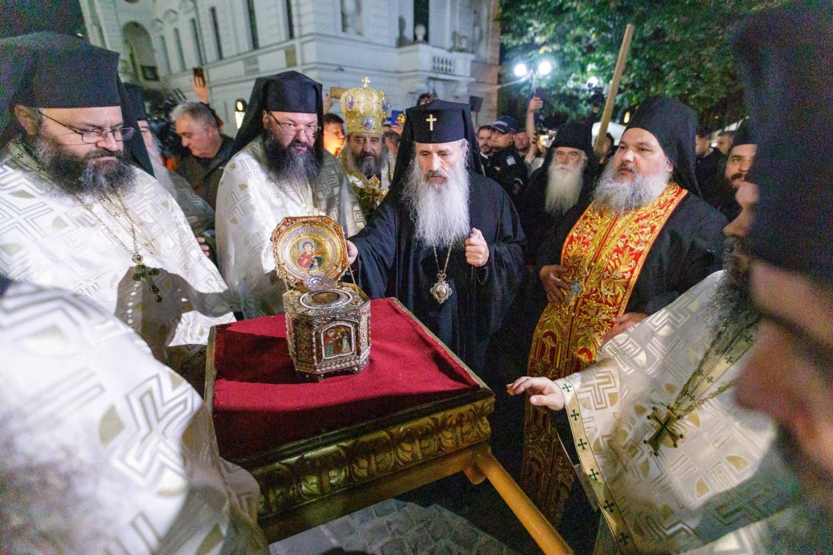 Moaștele Sfântului Pantelimon au ajuns la Iași 311148
