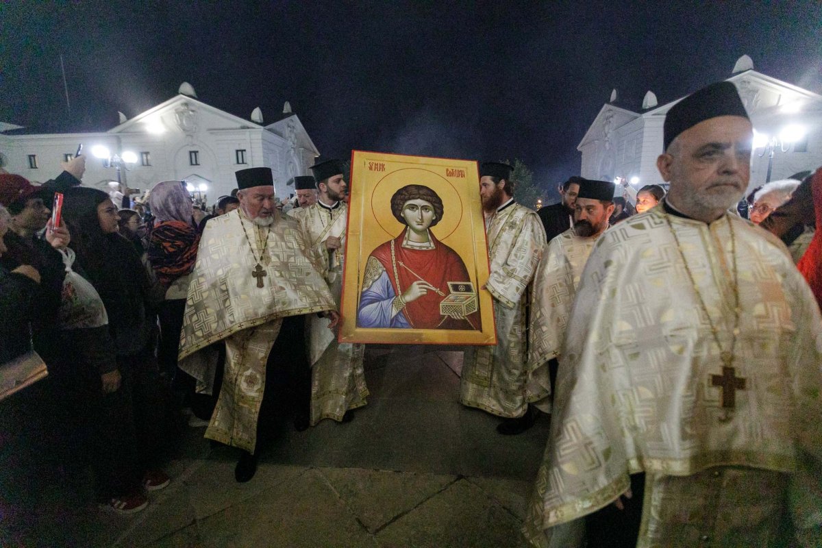 Moaștele Sfântului Pantelimon au ajuns la Iași 311150