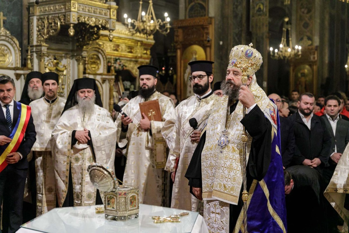 Moaștele Sfântului Pantelimon au ajuns la Iași 311153