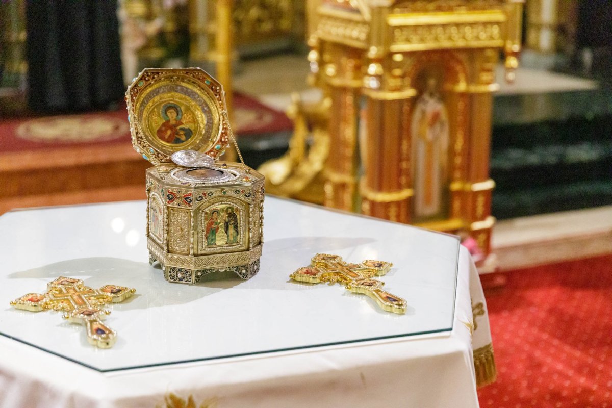 Moaștele Sfântului Pantelimon au ajuns la Iași 311157