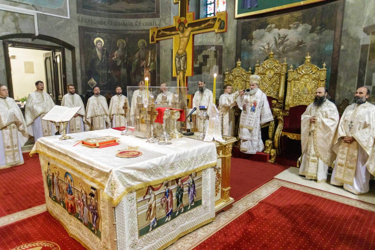 Slujire a Arhiepiscopului Romanului și Bacăului la Catedrala Mitropolitană din Iași 311101