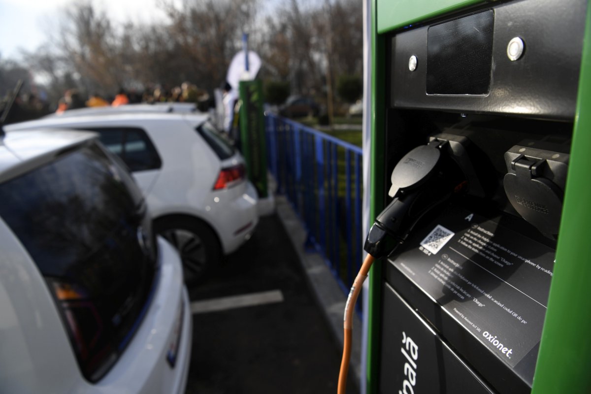 Mai puține mașini electrice înmatriculate 311134