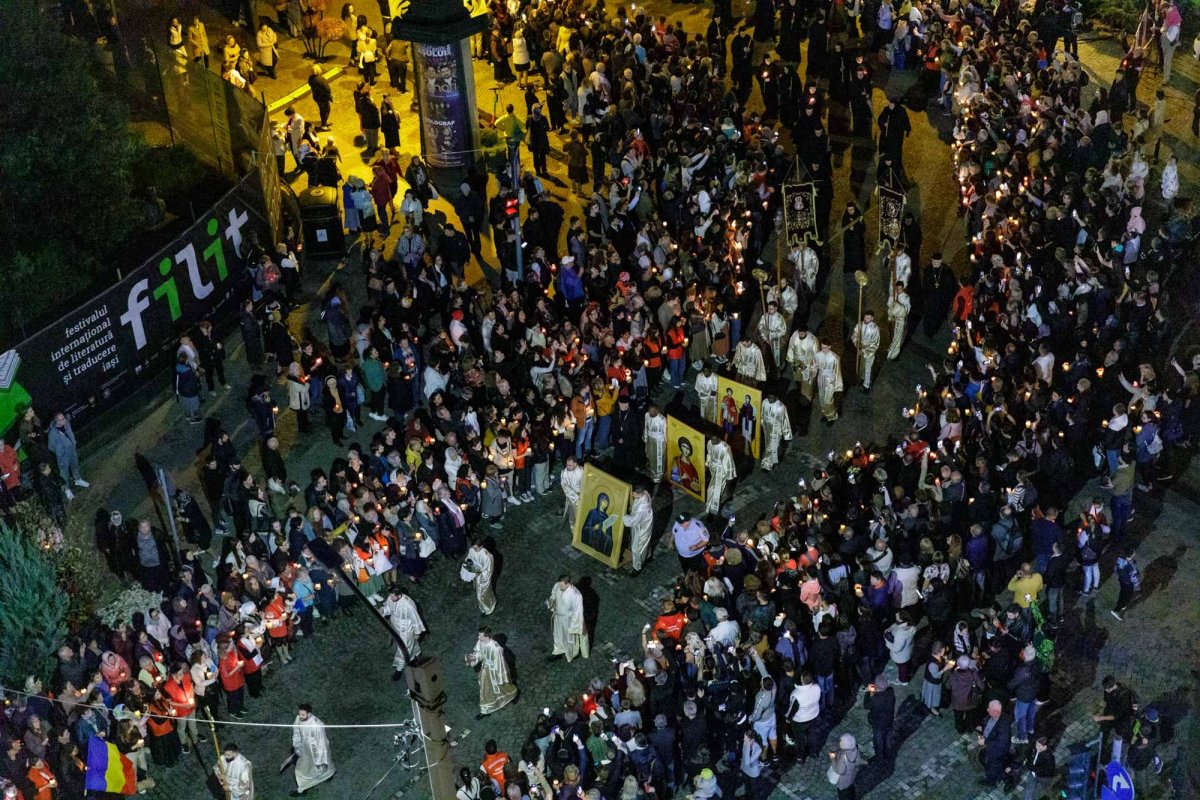 Mii de suflete în rugăciune pe „Calea Sfinților” 311355