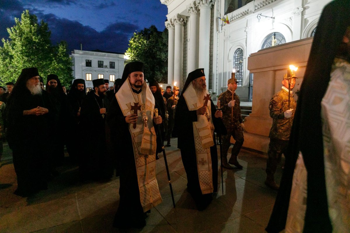 Mii de suflete în rugăciune pe „Calea Sfinților” 311370