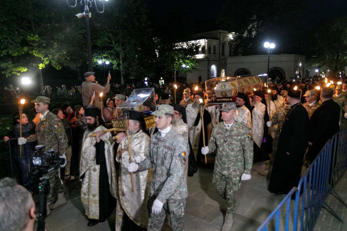 Mii de suflete în rugăciune pe „Calea Sfinților” 311372