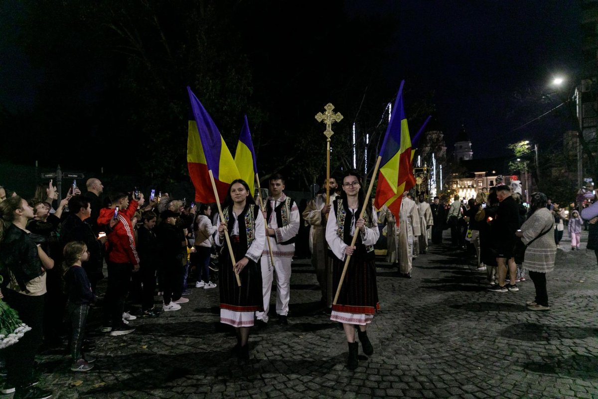 Mii de suflete în rugăciune pe „Calea Sfinților” 311374