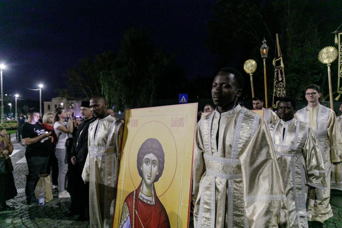 Mii de suflete în rugăciune pe „Calea Sfinților” 311377