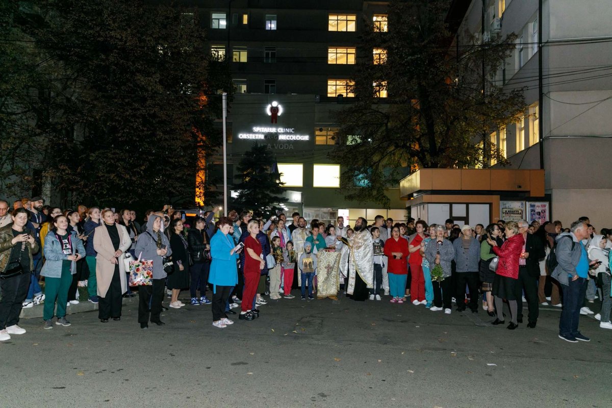 Mii de suflete în rugăciune pe „Calea Sfinților” 311381