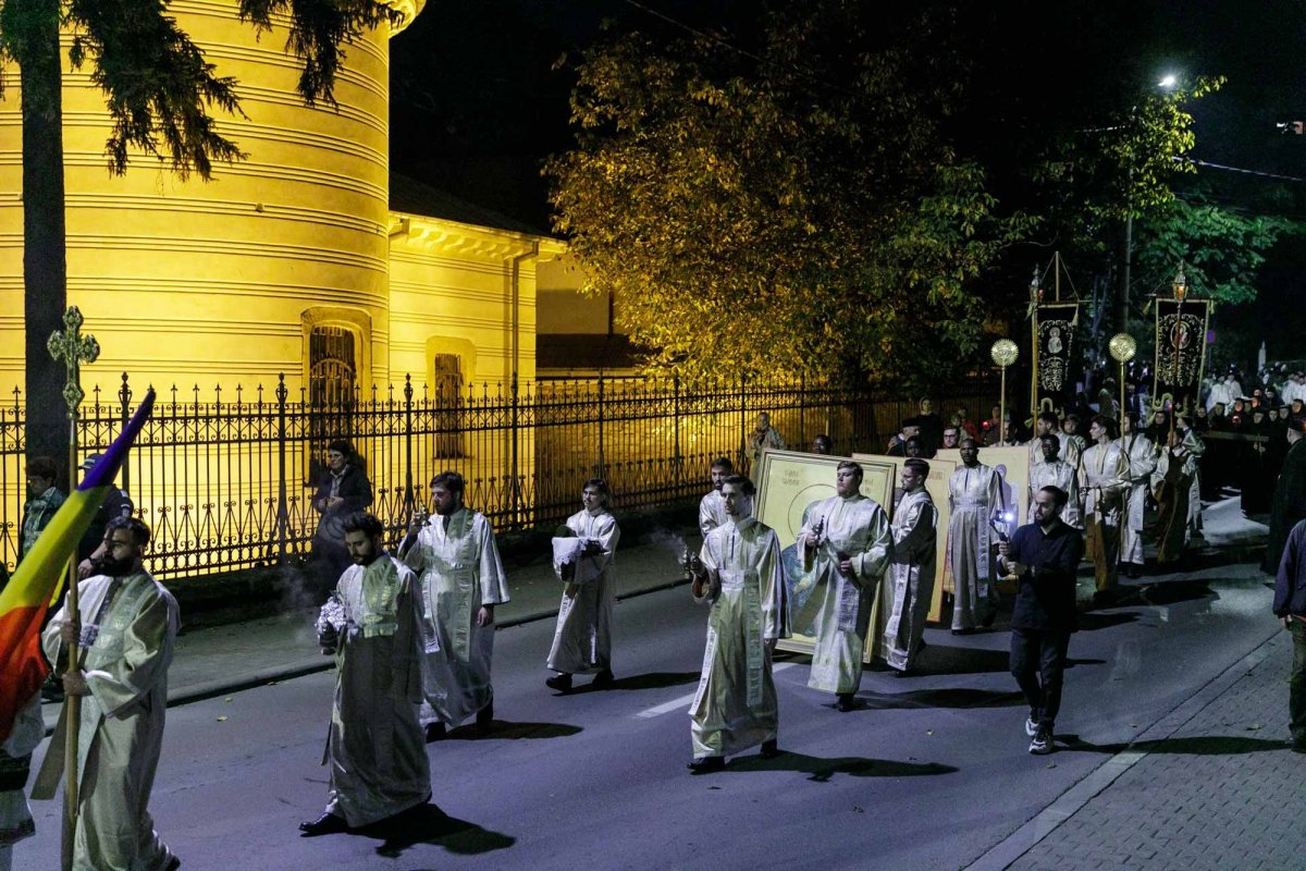 Mii de suflete în rugăciune pe „Calea Sfinților” 311388