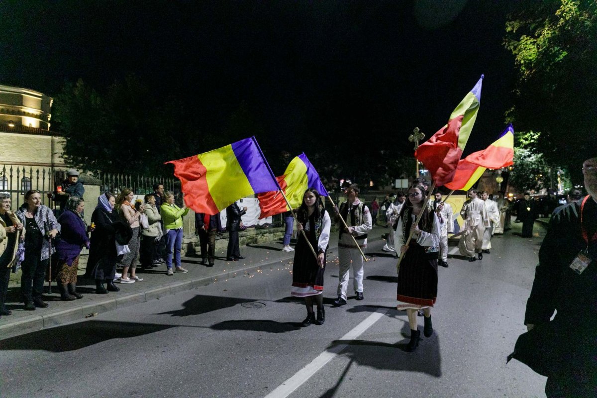 Mii de suflete în rugăciune pe „Calea Sfinților” 311391