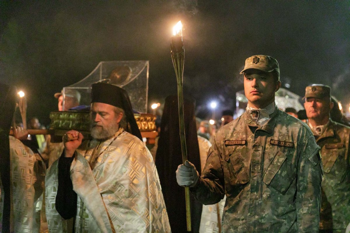 Mii de suflete în rugăciune pe „Calea Sfinților” 311400