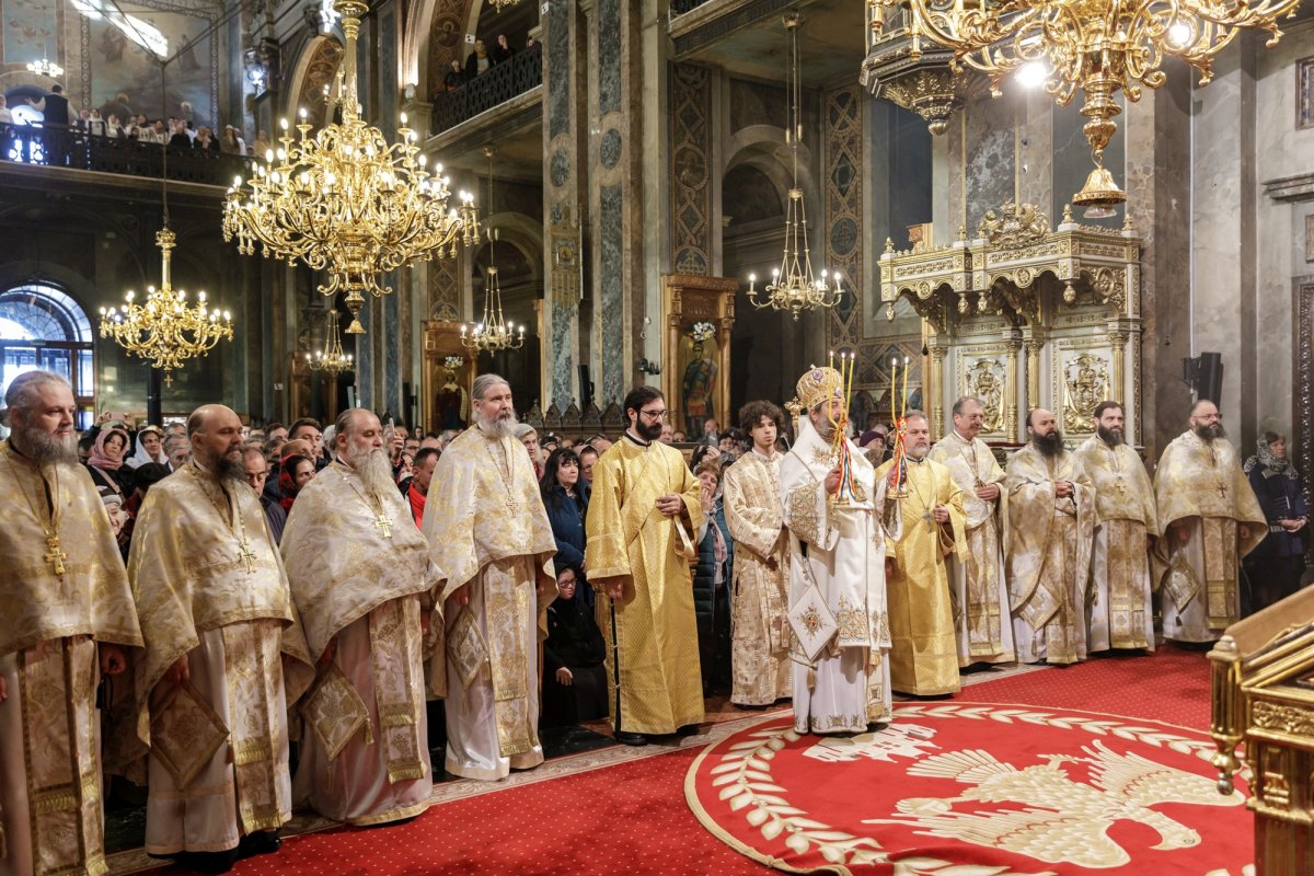 Hirotonie în ajunul sărbătorii Sfintei Parascheva la Iași 311465