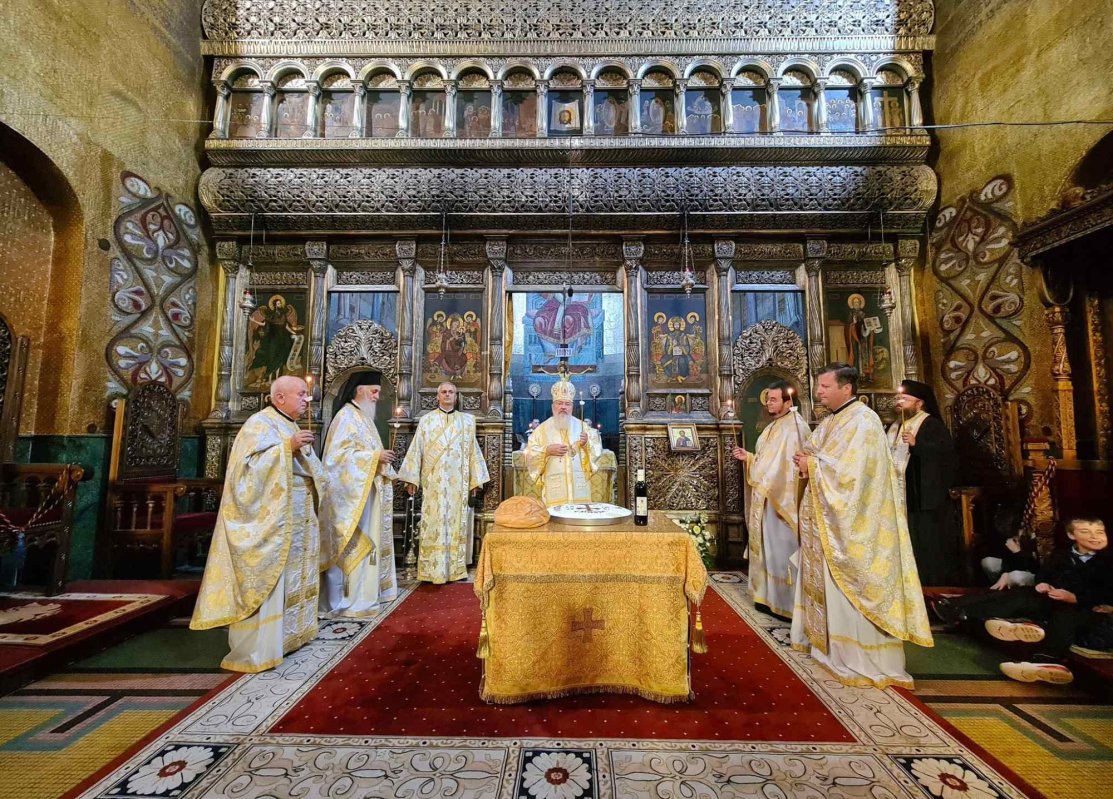 Parastas pentru Episcopul Vasile Flueraș 311602