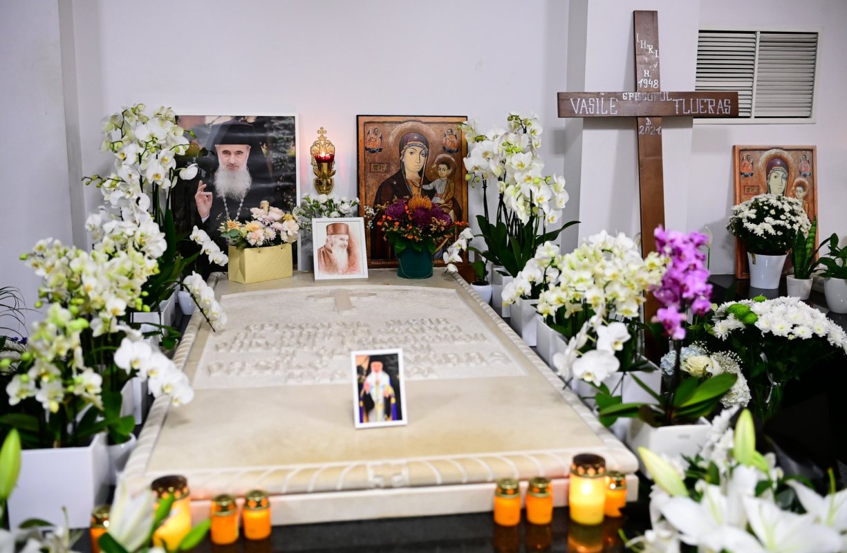 Parastas pentru Episcopul Vasile Flueraș 311608