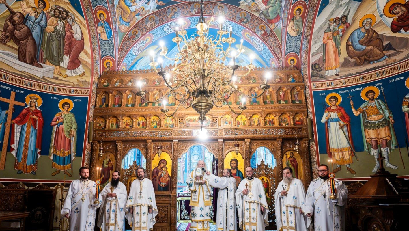 Pomenirea Sfintei Parascheva la catedrala din Suceava 311848