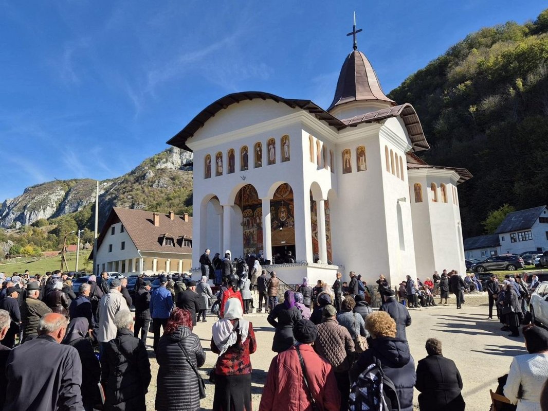 Slujire arhierească la hramul Mănăstirii Subpiatră 311842