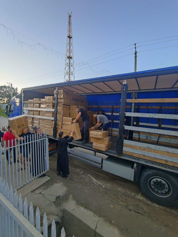 Articole vestimentare noi pentru familiile sinistrate din judeţul Galaţi 312019