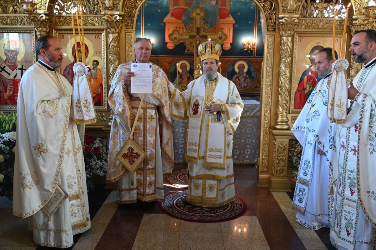 Sărbătoare în comunitatea orădeană adunată în jurul Sfintei Cuvioase Parascheva 311990