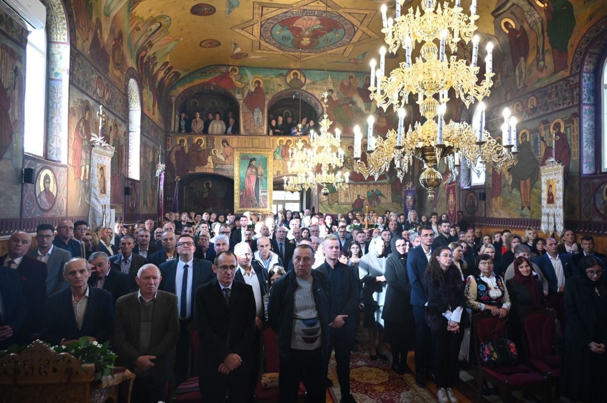 Sărbătoare în comunitatea orădeană adunată în jurul Sfintei Cuvioase Parascheva 311993