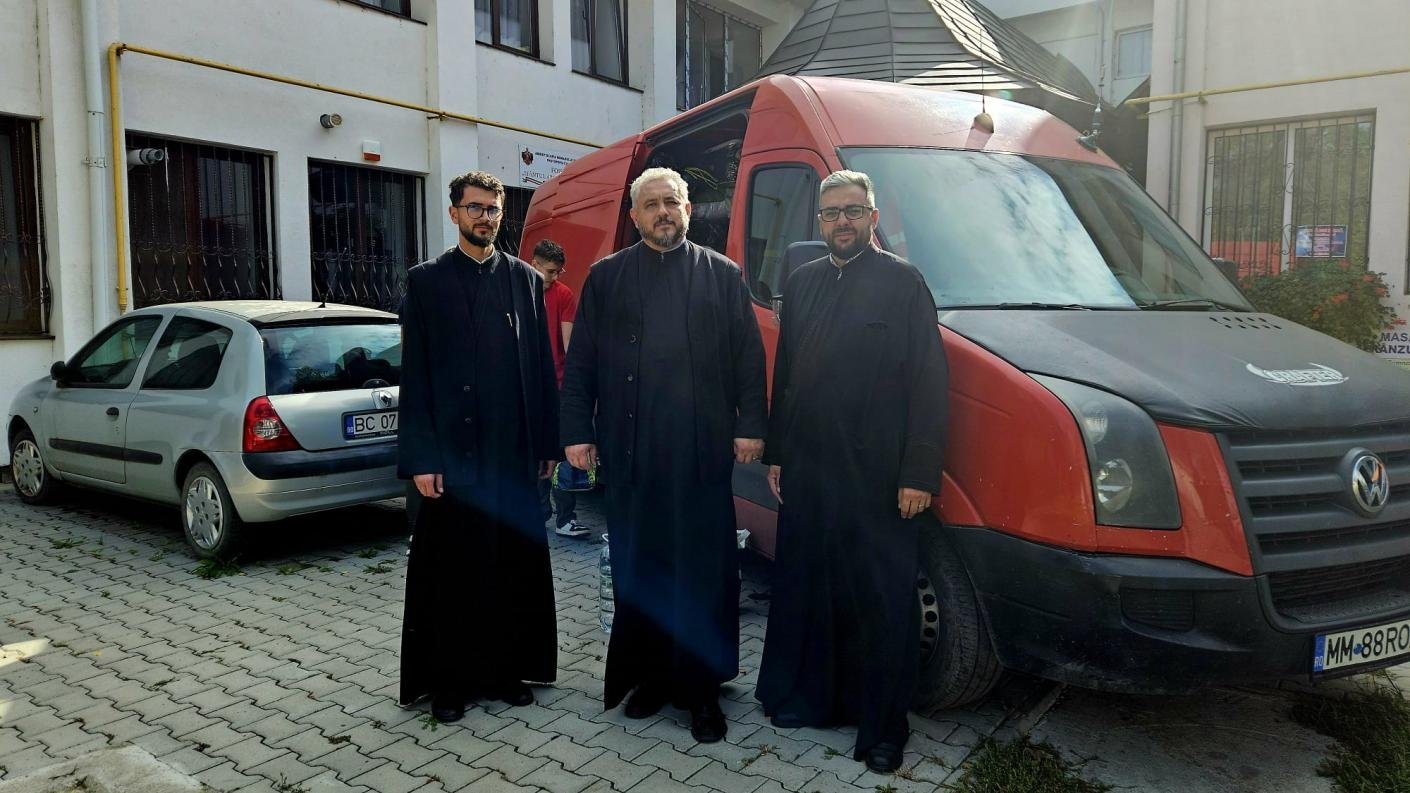 Daruri pentru sinistrați trimise de preoții oneșteni 312086