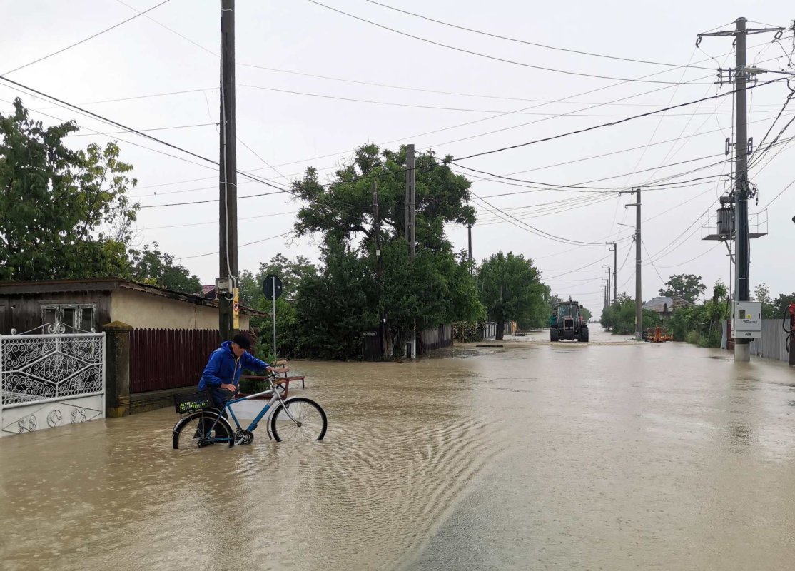 Lucrări hidrotehnice în zonele afectate de inundații 312061