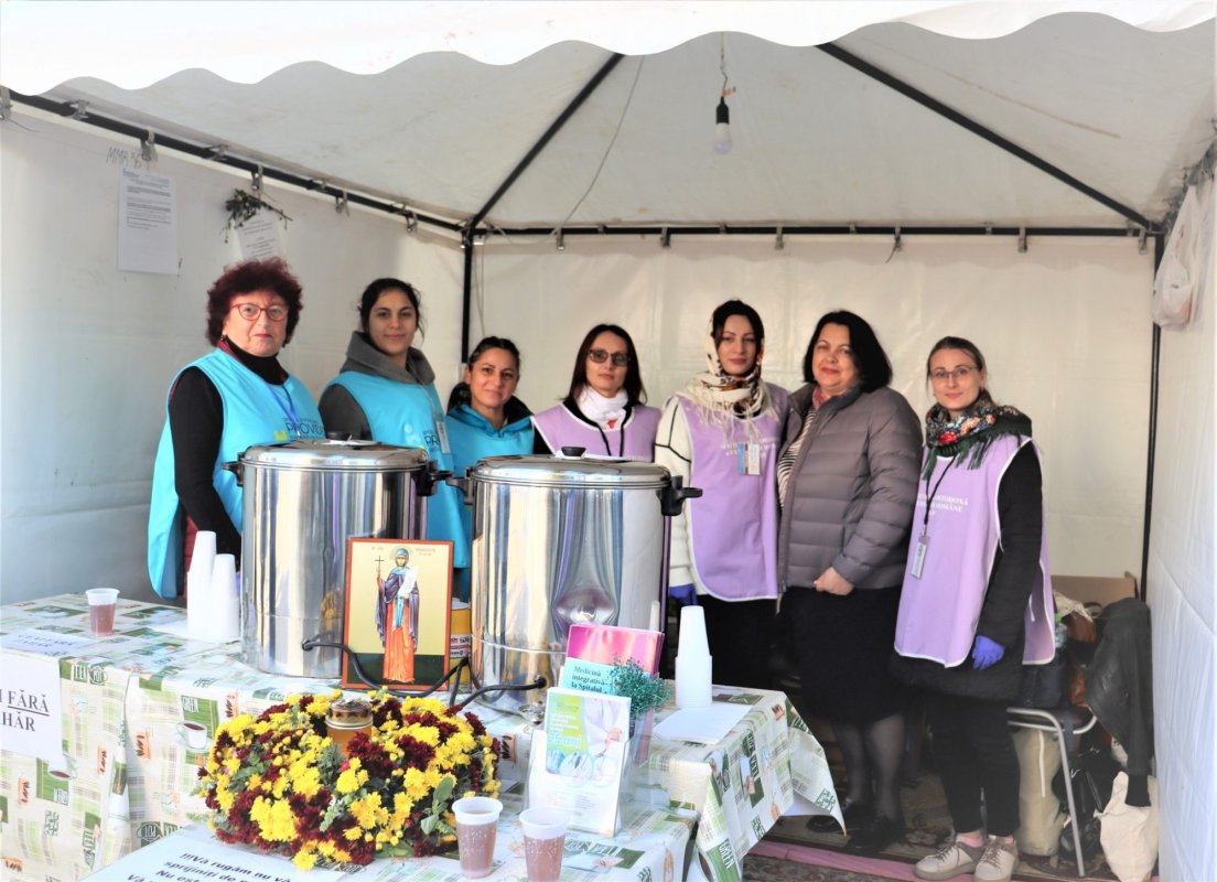 Membrele Societății Femeilor Ortodoxe din Episcopia de Bălți alături de pelerinii de la Iași 312089