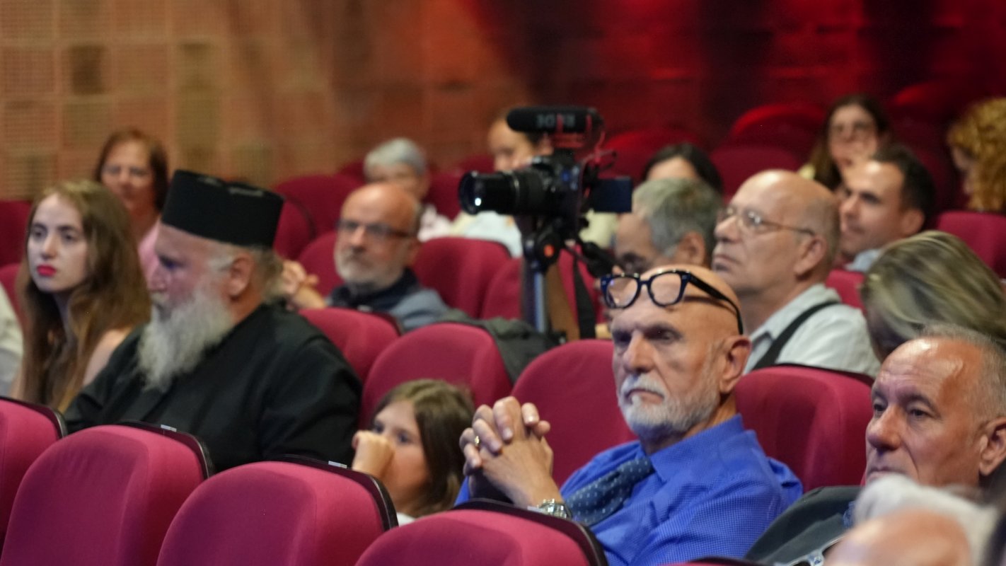 Evenimente de succes pentru filmul „Coroana României” în Franța 312123