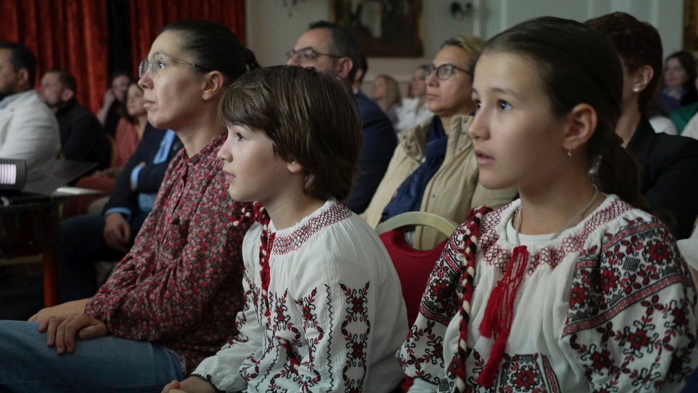 Evenimente de succes pentru filmul „Coroana României” în Franța 312135