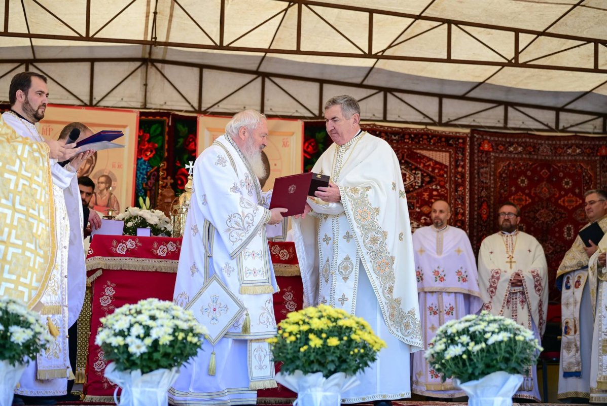 Binecuvântare arhierească la biserica din Țaga, judeţul Cluj 312390