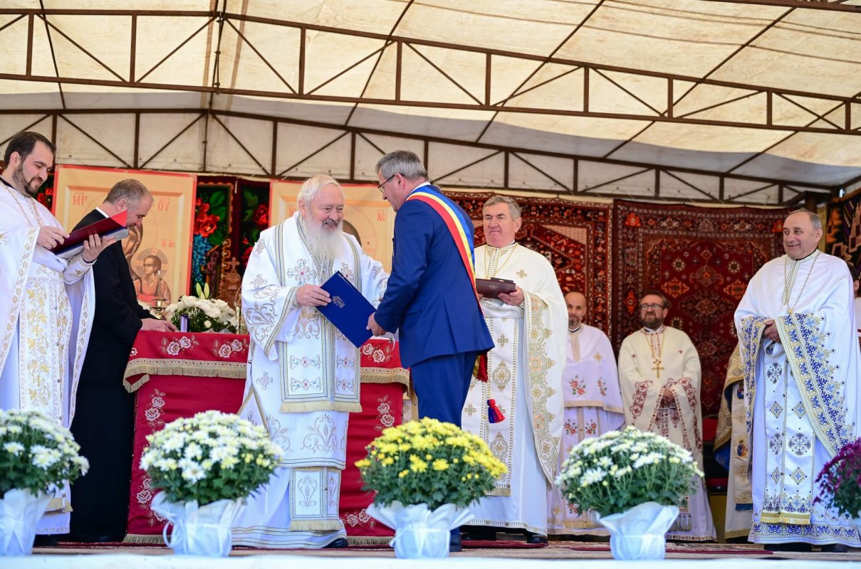 Binecuvântare arhierească la biserica din Țaga, judeţul Cluj 312392