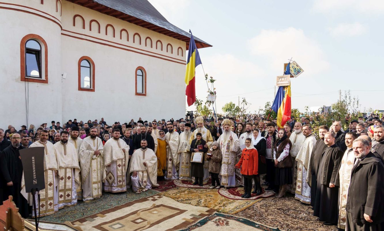 Biserica Parohiei Mărgineni II din județul Neamț, sfințită de doi ierarhi 312400